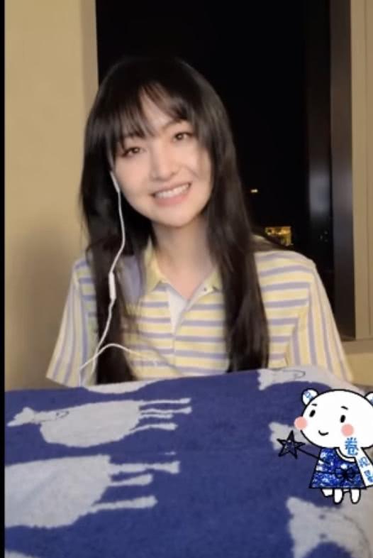 郑爽成为到货主播?携手央视主播共同助力户湖北,爽妹子无敌了!