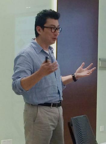 顺丰老总王卫，从白手起家到坐拥千亿，花旗银行家愿花1000万见面