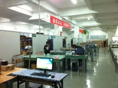 悬崖边的自嗨哥：“新农哥”余中武嘎嘣干掉美国货