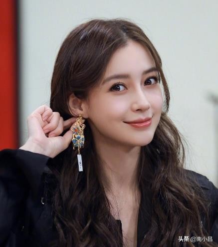 迪丽热巴参加跑男和baby对比,迪丽热巴是在哪一季入驻跑男的