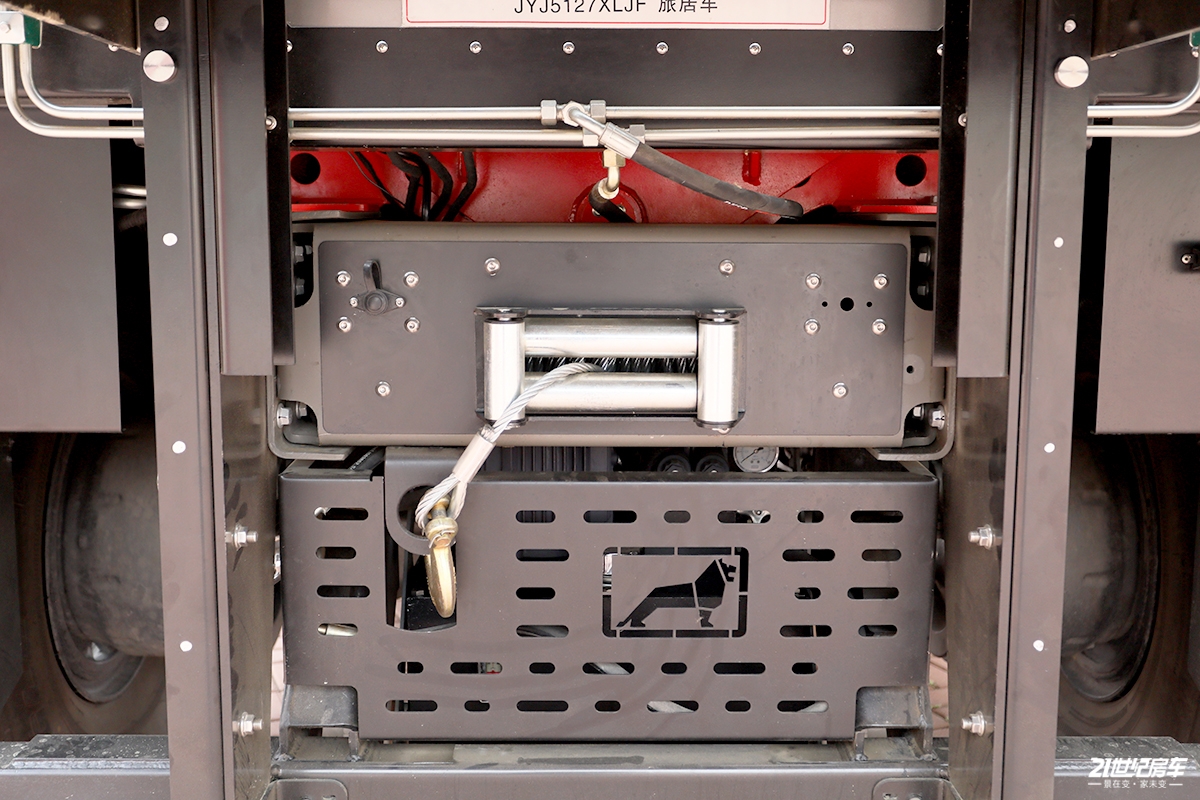 中国创新型的中国重汽越野房车,重汽轻卡四驱房车