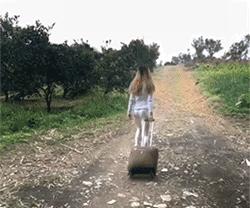 虽然她是在鄙视，不过我突然有了个大胆的想法