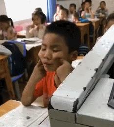 开心一刻gif下雨天,搞笑gif笑到肚子疼意外瞬间特辑