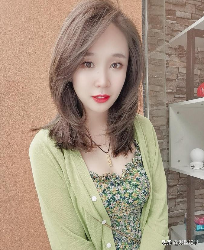 发型女2020流行发型中长发,中长发披发发型理发店