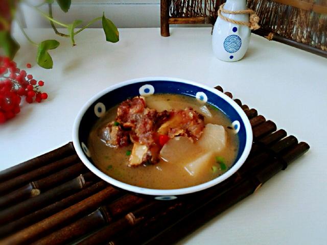 牛骨汤里可以放山药和萝卜吗,牛骨汤可以放当归和萝卜一起吗