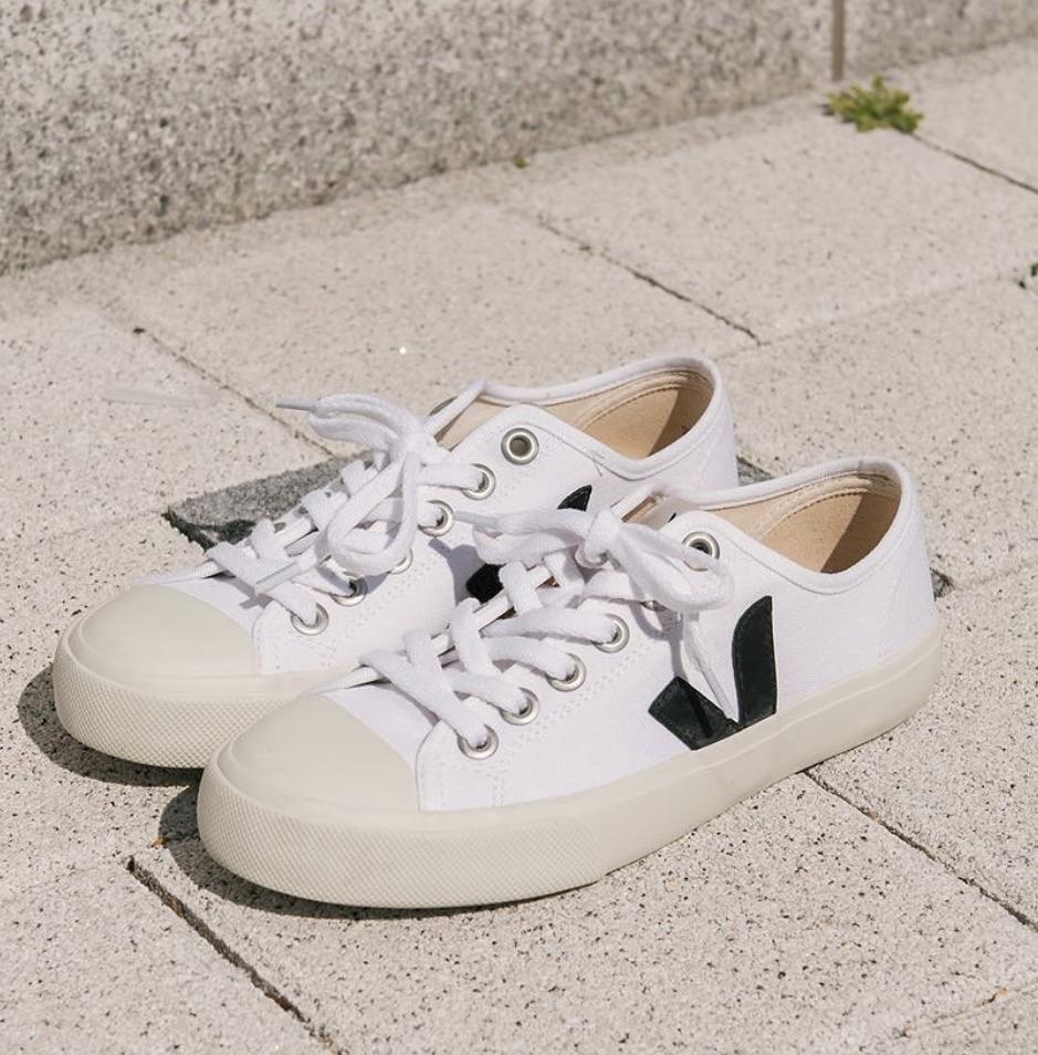 今年流行的帆布鞋宽头,今年流行的帆布鞋花纹