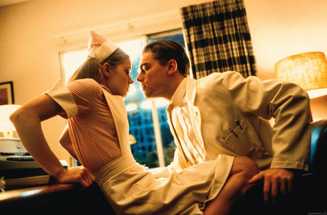 16岁少年冒充飞行员,16岁少年假扮飞行员被骗400万