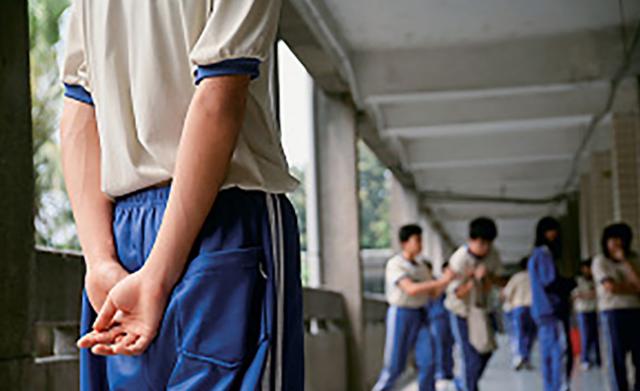 女大学生被老师骚扰后续,13岁女生遭老师骚扰后续