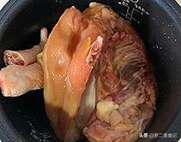 广东电饭煲盐焗鸡的正宗做法,盐焗鸡电饭煲家庭做法窍门是什么