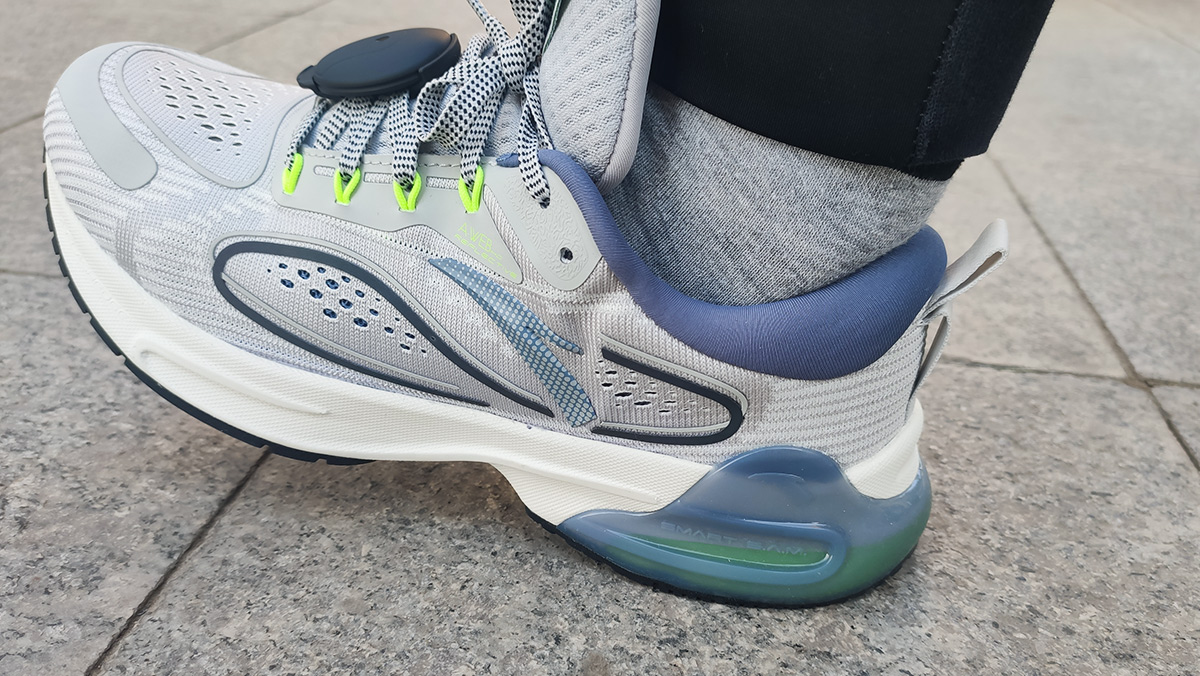 黑科技跑鞋,安踏缓震跑鞋测评