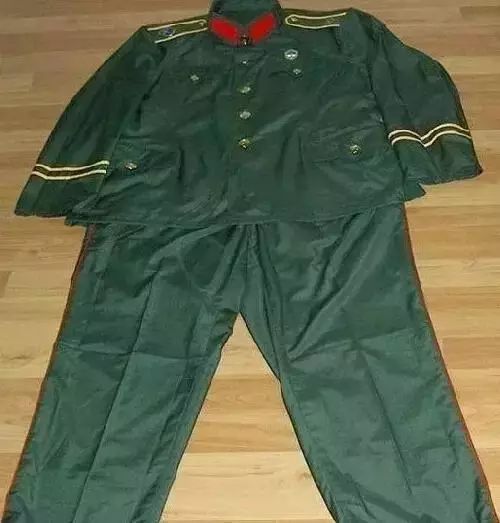 本溪人小时候穿过的爆款，太时髦了！你穿过几件？