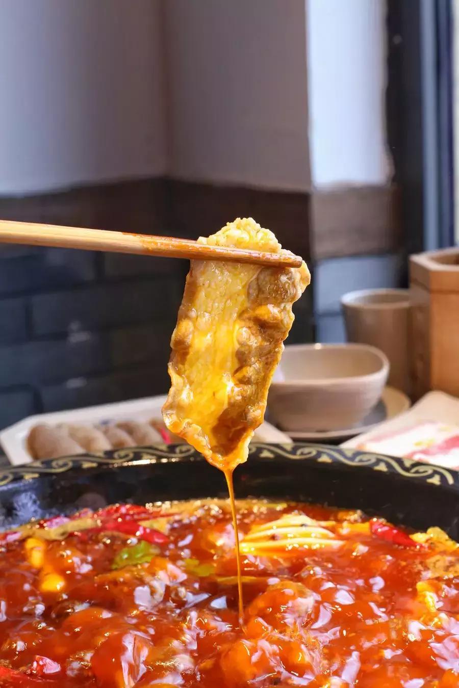 包锅底油碟的19.9自助火锅,一桌一个锅底39元自助油碟