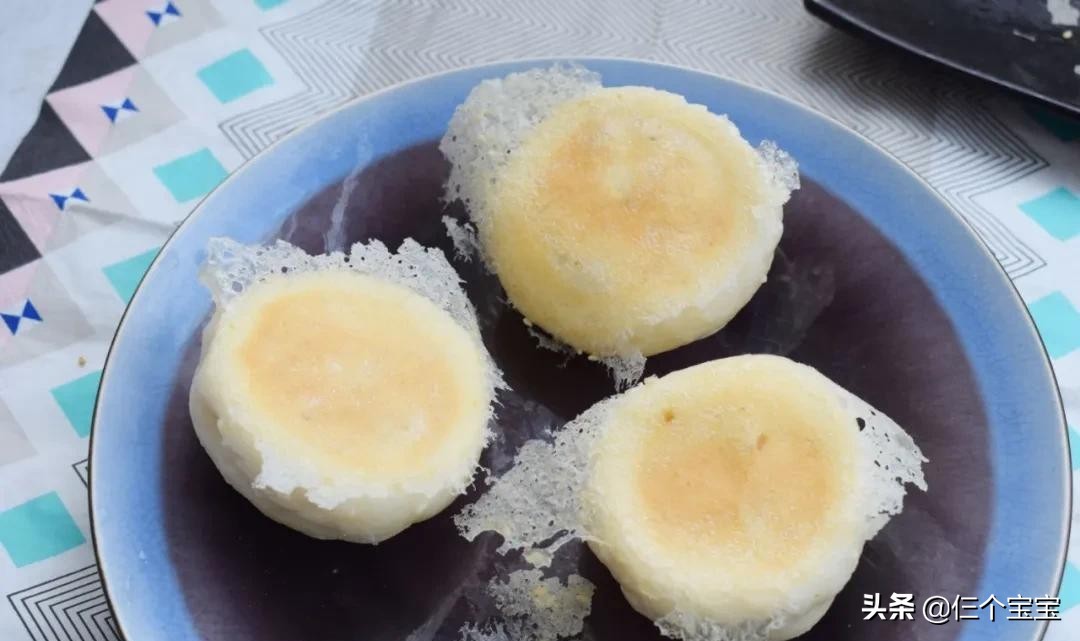 外酥里嫩满口汤汁的生煎包,外酥里嫩鲜香入味营养健康