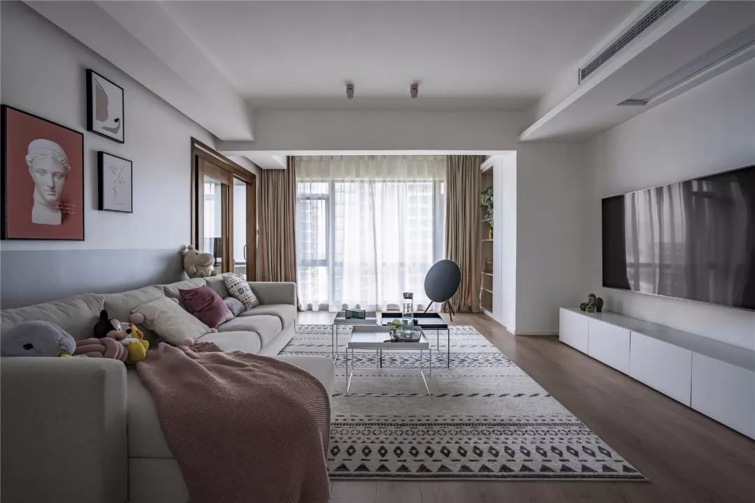 设计师-何海超/简单的特色、低调的奢华、憧憬美好的未来