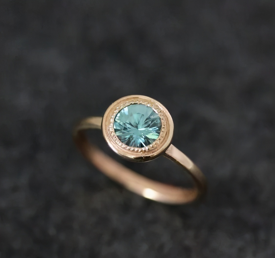 天然锆石与合成锆石区分,锆石和钻石能一眼看出区别吗