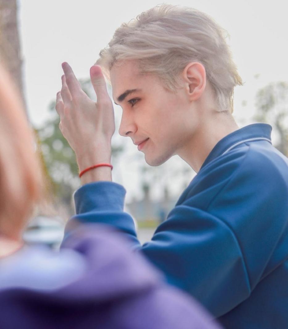 利路修颜值这么高？换上新发型掀起刘海后，被调侃自我防爆第一人