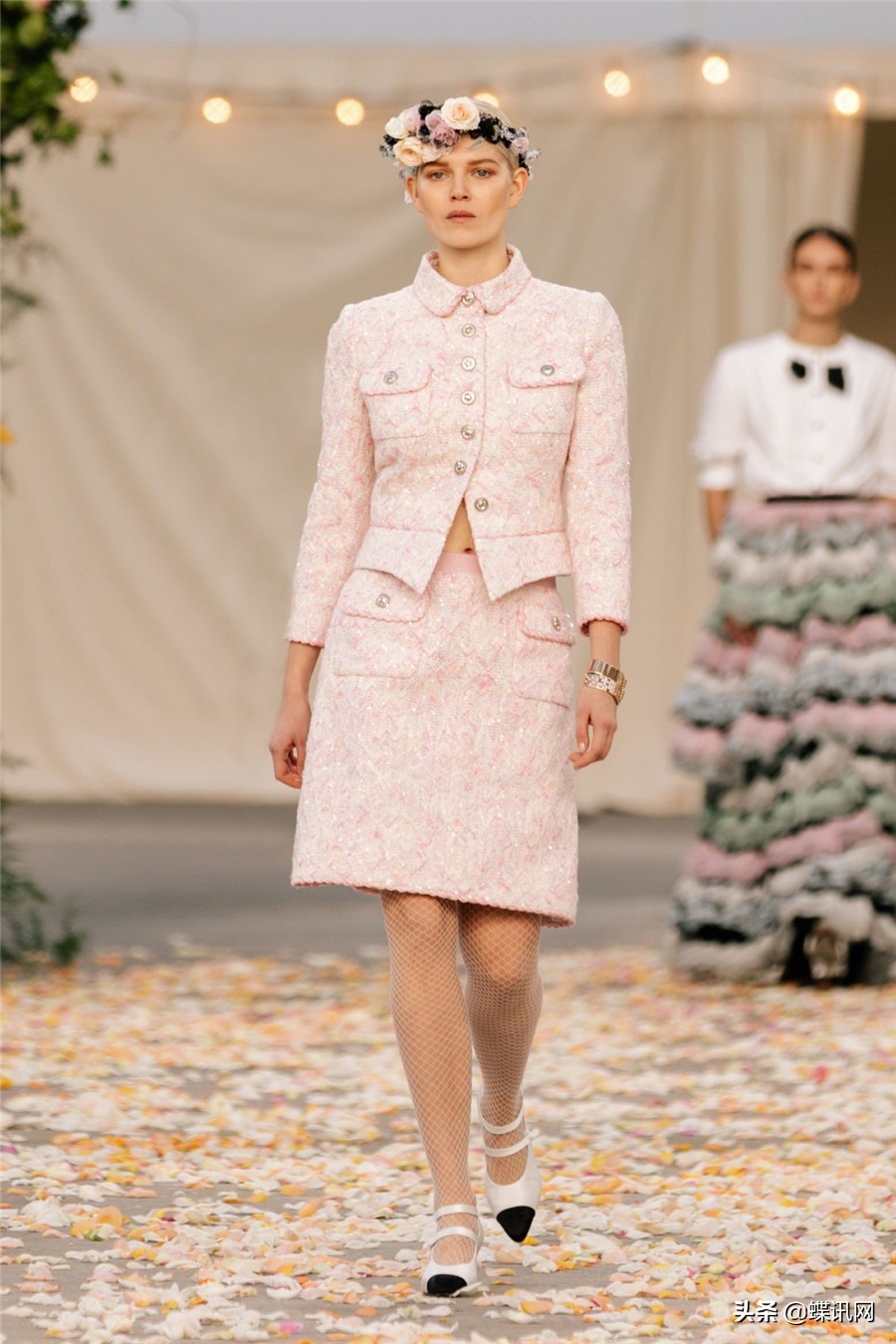 香奈儿高定新娘造型,香奈儿2019春夏高定婚纱