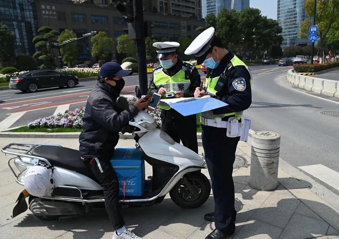 锂电电瓶车爆燃,电瓶车电池爆燃视频