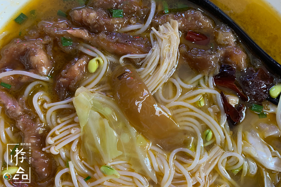 我做的滑肉白里透粉,外面卖的却发黑,做滑肉到底该不该放酱油?