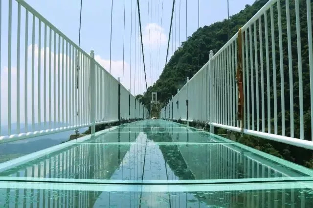 深圳五指耙公园玻璃桥,超级刺激玻璃桥第一视角