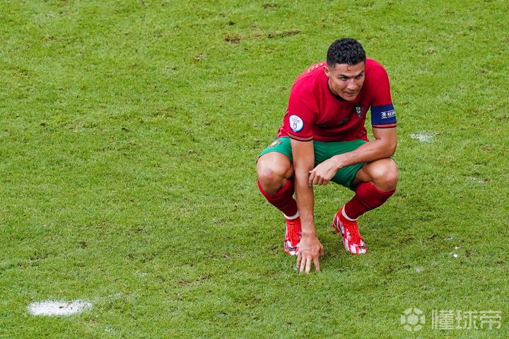 c罗进点球本泽马情不自禁庆祝,c罗进点球