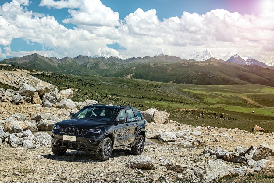 大切诺基全尺寸suv,进口版大切诺基四驱高性能版