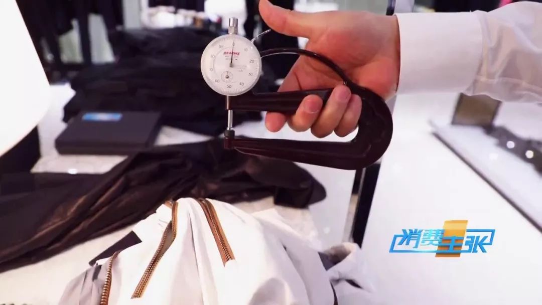 皮衣怎么穿都能穿出高级感,如何挑选适合冬季的皮衣款式