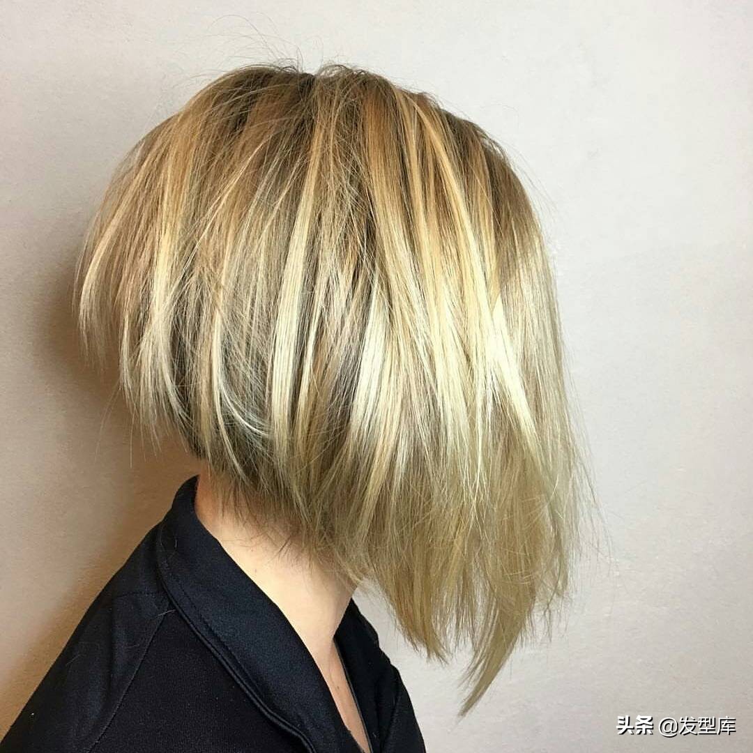 短发大卷发型适合年龄50岁,显年龄小的发型图片女短发