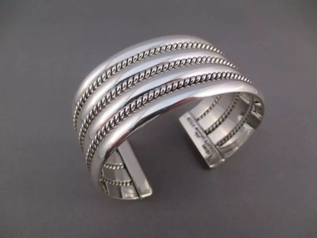 本命年戴点什么首饰,本命年带银的有什么说法