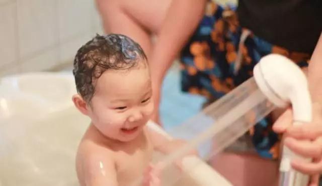 这辈子的澡都白洗了！日本336个增压细密喷射孔，洗澡比SPA还舒服