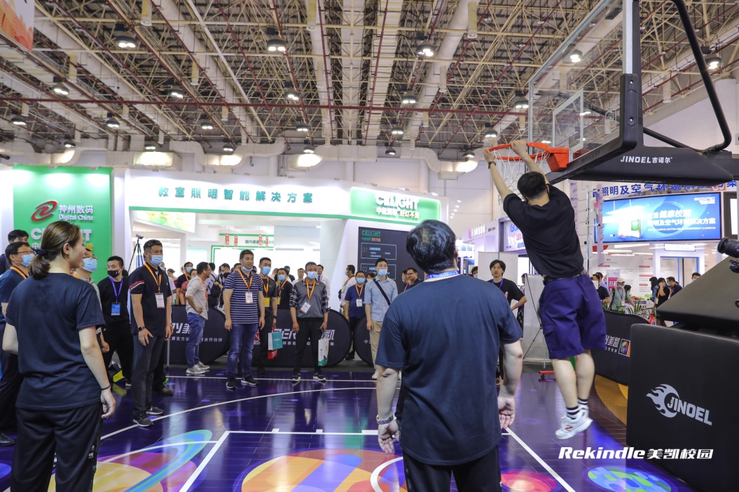 美凯亮相中国教育装备展，深耕校园体育助力体教融合