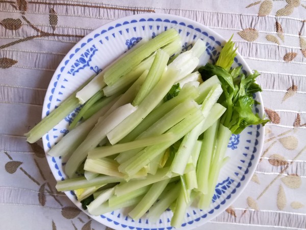 如何炒肉不柴不糊锅,炒肉不加水的技巧