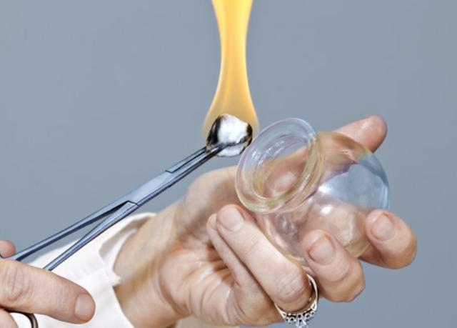 拔火罐时,后背吸出的瘀血是毒素吗?听听医生怎么说