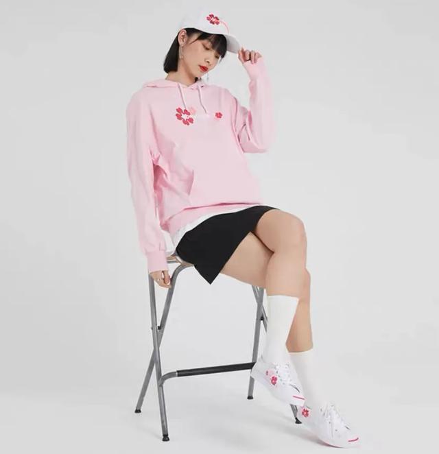 欧阳娜娜的鞋子竟然有这么多匡威,匡威欧阳娜娜同款鞋子乘风破浪