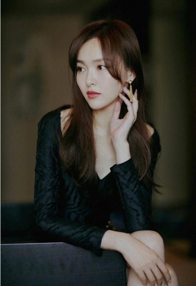 迪丽热巴和唐嫣同穿亮片裙,迪丽热巴和唐嫣穿同款公主裙