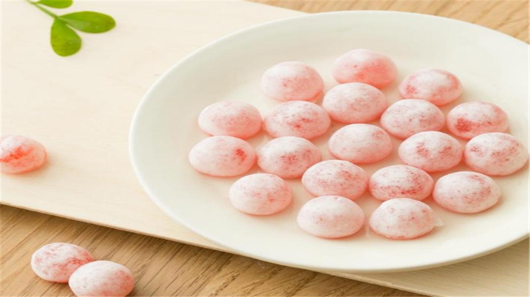 3种很可爱的糖果，第一种女生最爱吃，第三种竟有一颗完整草莓