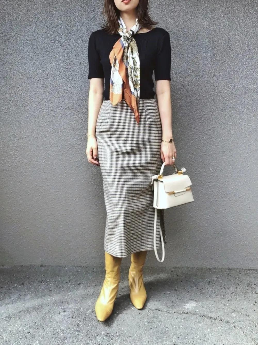 一条丝巾穿搭创意,一看就会的超简单丝巾时髦搭配