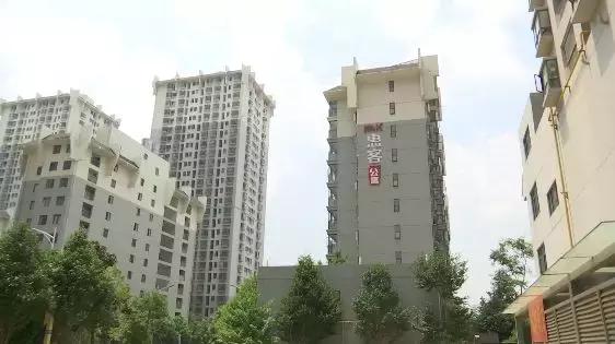 殴打记者辱骂租户惠客公寓员工太嚣张