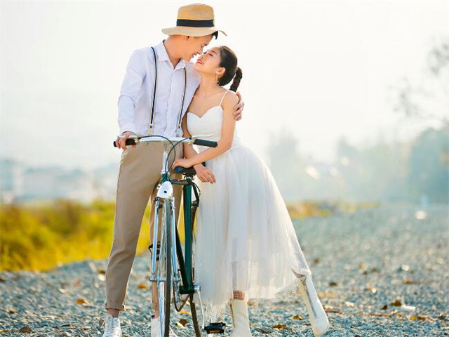 婚礼现场迎宾区布置图片,婚礼迎宾海报要选什么样的照片