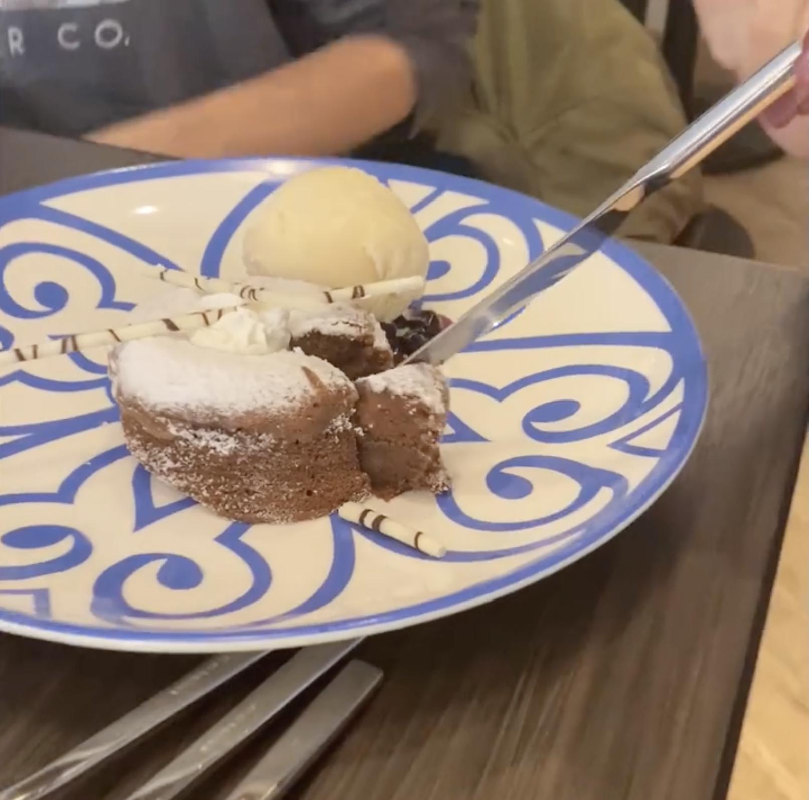 刘畊宏给周杰伦刷奶茶礼物,周杰伦生日照顾刘畊宏