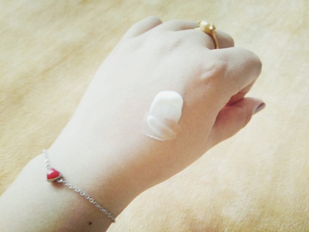 丸美眼霜怎么样好不好用,丸美眼霜和丸美眼膜怎么样