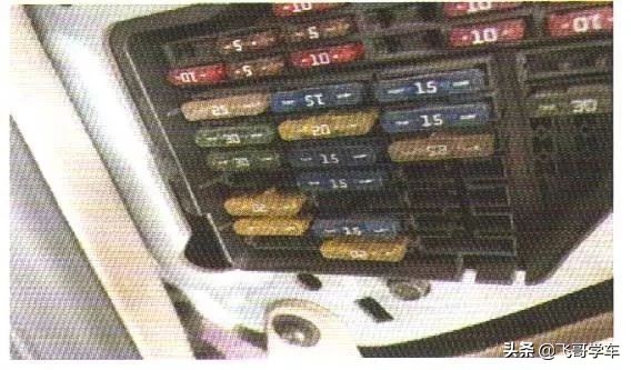 大众帕萨特踩刹车大灯会关了,帕萨特踩不动刹车指示灯全亮