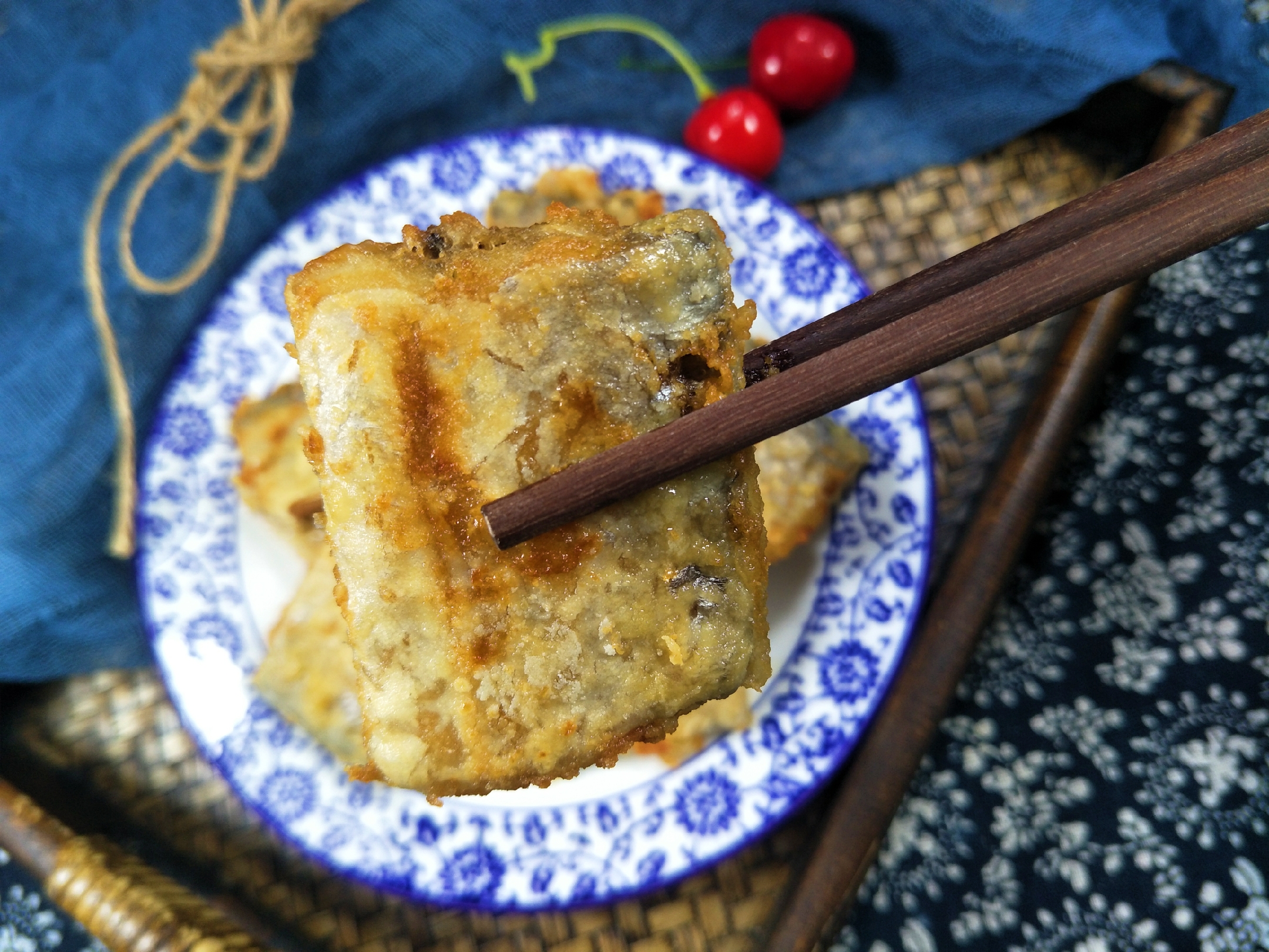 怎么煎带鱼不粘锅不掉皮,带鱼怎么煎不粘锅不掉皮