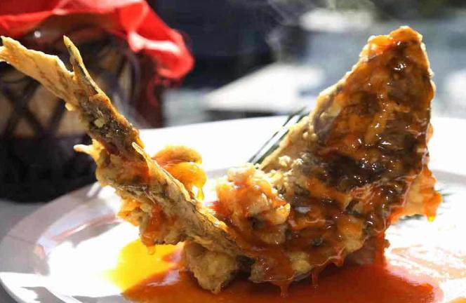 同样是鱼差别怎么那么大,草鱼和鲤鱼的区别哪个有鱼籽