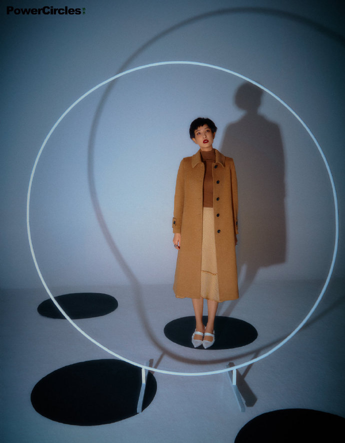 思加图水钻星空凉鞋同款,思加图镶钻小白鞋