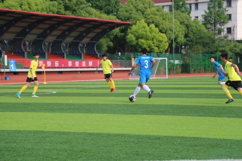 校园足球联盟联赛(中职组)在上海市现代流通学校火热开场