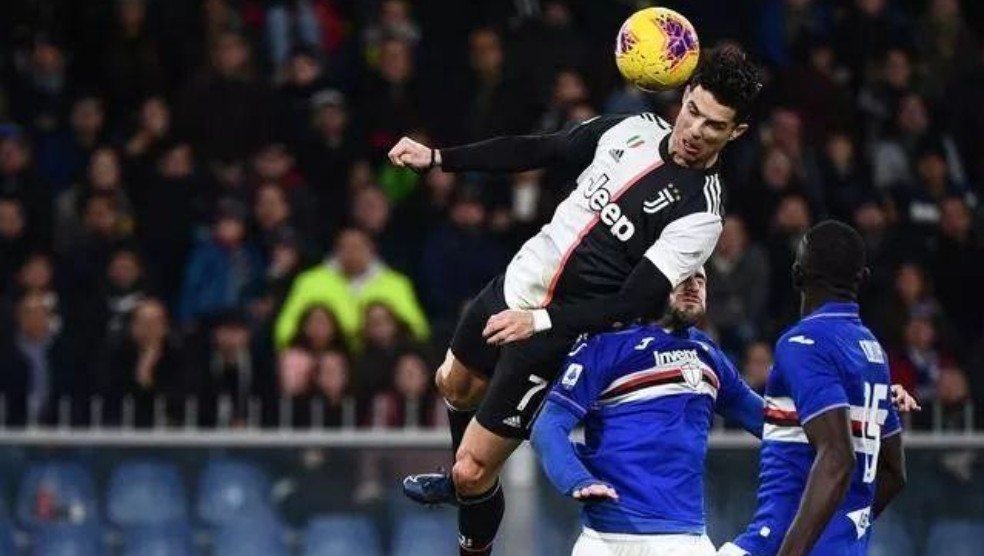 实况足球2021赛季梅西与c罗选哪个,实况足球梅西和c罗谁厉害