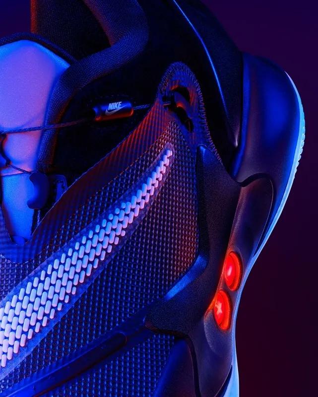 “为了这双鞋，我才买的这台iPhone”