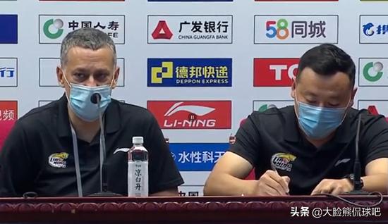 杨鸣为什么能担任辽宁男篮主教练,辽篮主教练杨鸣和郭士强相视一笑