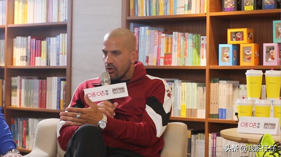 足坛十大前腰贝隆,贝隆足球生涯